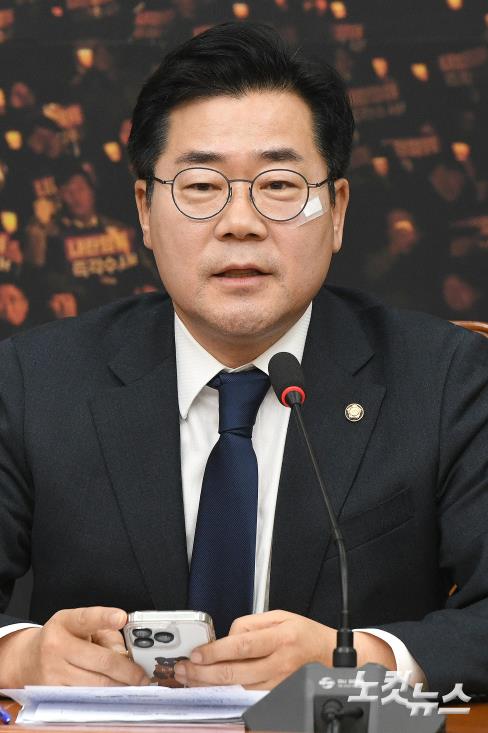 질의 답하는 박찬대 원내대표