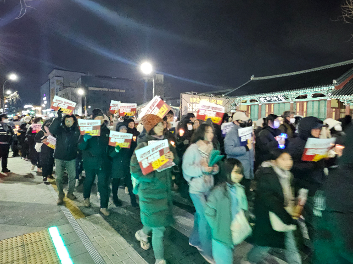 전주 객사 촛불 집회. 김대한 기자