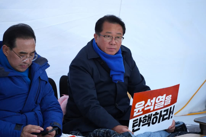 민주당 비상농성에 동참하고 있는 문금주 의원. 문금주 의원 SNS 캡처