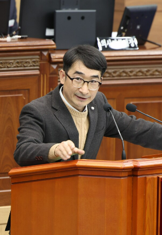 9일 본회의에서 시정질문을 하고 있는 문순규 창원시의원. 창원시의회 제공