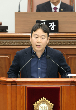 9일 본회의에서 시정질문을 하고 있는 박승엽 창원시의원. 창원시의회 제공