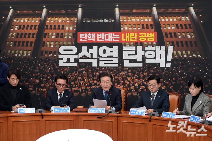 더불어민주당 이재명 대표가 최고위원회의에서 모두발언을 하고 있다. 윤창원 기자