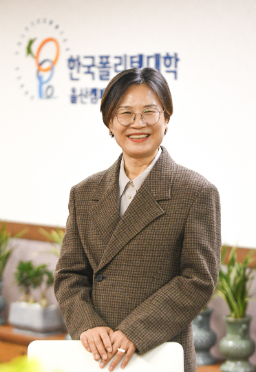 정명숙 제10대 한국폴리텍Ⅶ대학 울산캠퍼스 학장이 지난달 11일 취임했다. 울산폴리텍대학 제공.