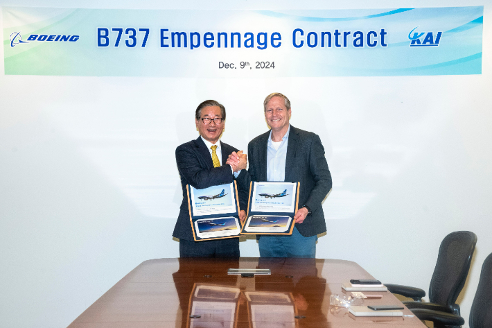 KAI 강구영 사장과 보잉 Cory Gionet 생산구매본부장. KAI 제공