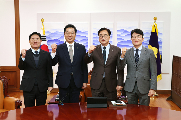 지난 11월 19일 구재이 세무사회장이 우원식 국회의장을 예방하고 조세약자에 대한 조세지원에 국회와 세무사회가 함께 나서기로 협의했다. 한국세무사회 제공