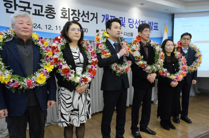 한국교총 신임 회장으로 당선된 뒤 소감을 밝히고 있는 강주호 경남 진주동중학교 교사. 교총 제공