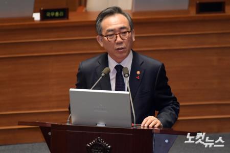 답변하는 조태열 외교부 장관