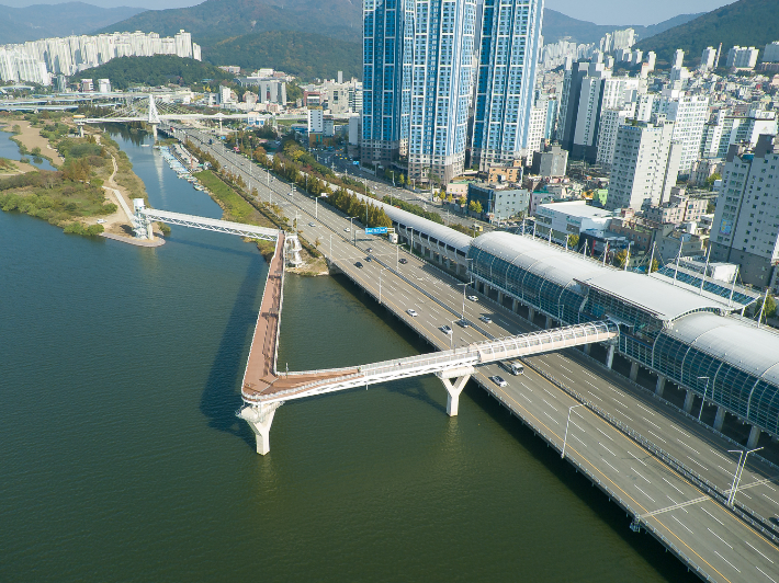 부산 북구 도시철도 3호선 구포역과 화명생태공원을 잇는 감동나룻길 리버워크. 부산 북구 제공