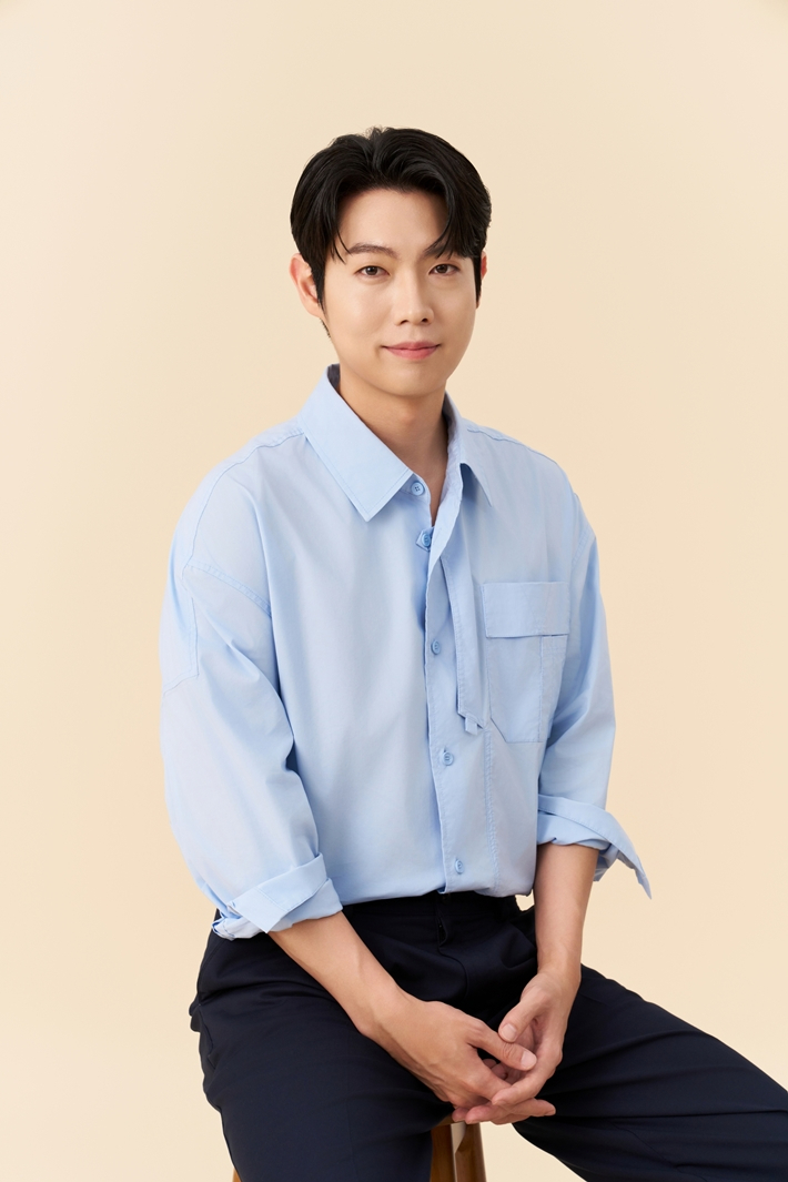 손태진은 이번 앨범에서 '가면' '꽃' '널 부르리'까지 트리플 타이틀곡을 선보였다. 미스틱스토리 제공