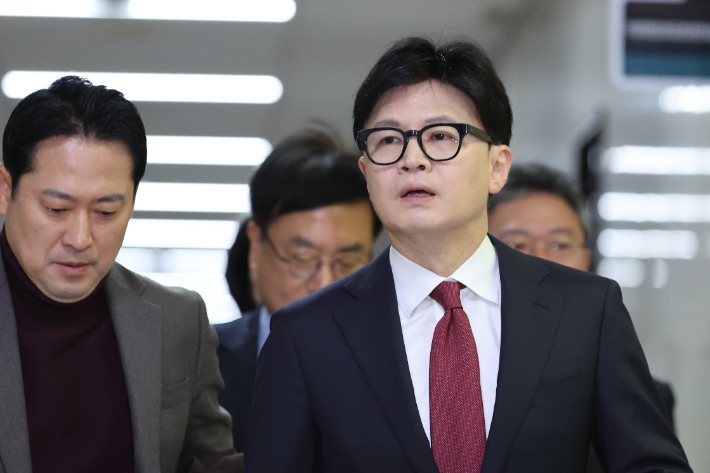국민의힘 한동훈 대표가 12일 오전 서울 여의도 국회에서 열린 비공개 최고위원회의에 참석하고 있다. 연합뉴스