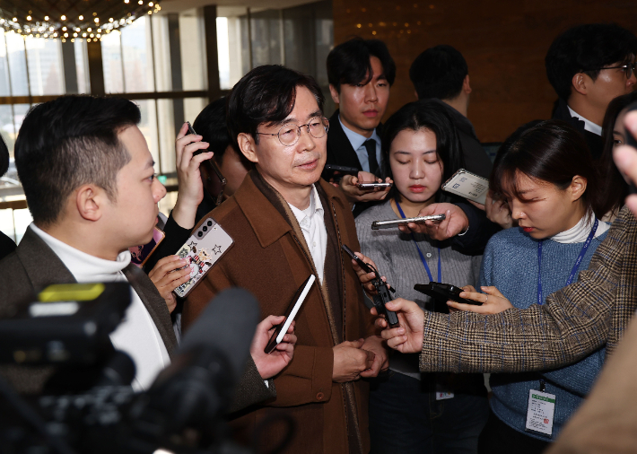 본회의 참석하는 조경태 의원. 연합뉴스