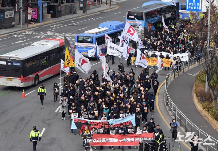 윤석열 즉각 탄핵·구속 촉구