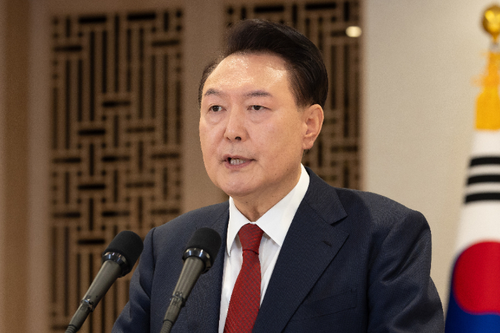윤석열 대통령이 12일 용산 대통령실에서 대국민 담화를 하는 모습. 연합뉴스
