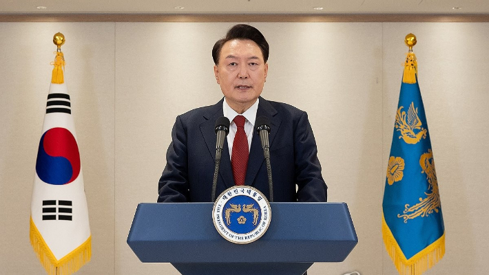 윤석열 대통령이 12일 용산 대통령실에서 대국민 담화를 하고 있다. 연합뉴스