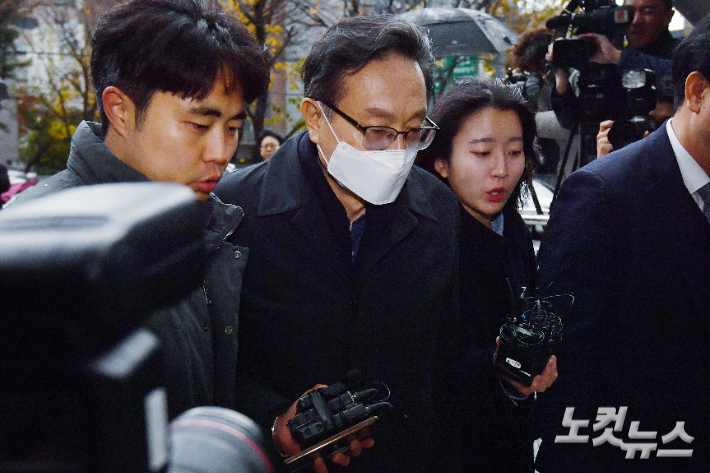 친인척 부당대출 의혹을 받는 손태승 전 우리금융지주 회장. 류영주 기자
