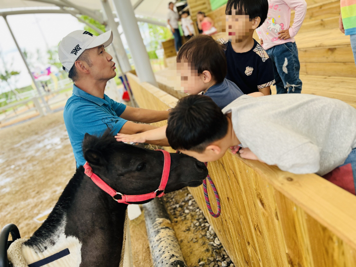 익산공공승마장의 동물친화체험. 익산시 제공