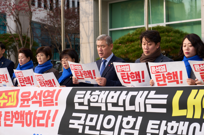 대전 서구의회 의원 11인 탄핵 동참 촉구 성명 발표. 서구의회 제공