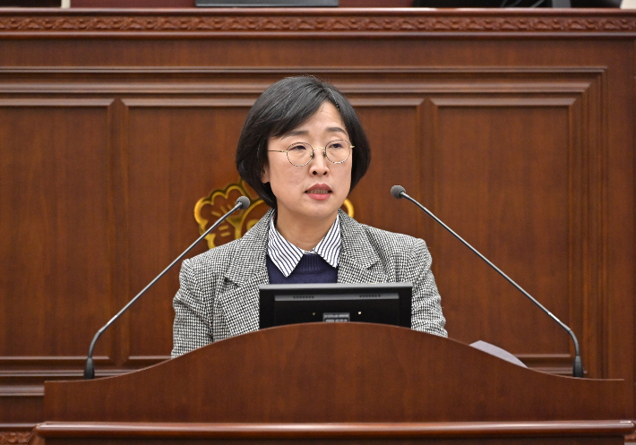 10분 자유발언을 하고 있는 강릉시의회 박경난 의원. 시의회 제공