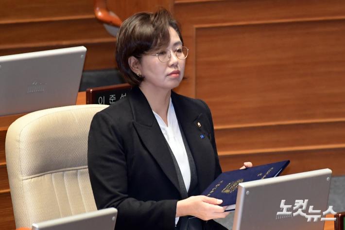 조국 의원직 승계한 백선희 의원