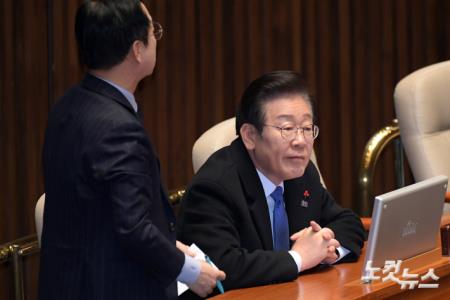 본회의 참석한 이재명 대표