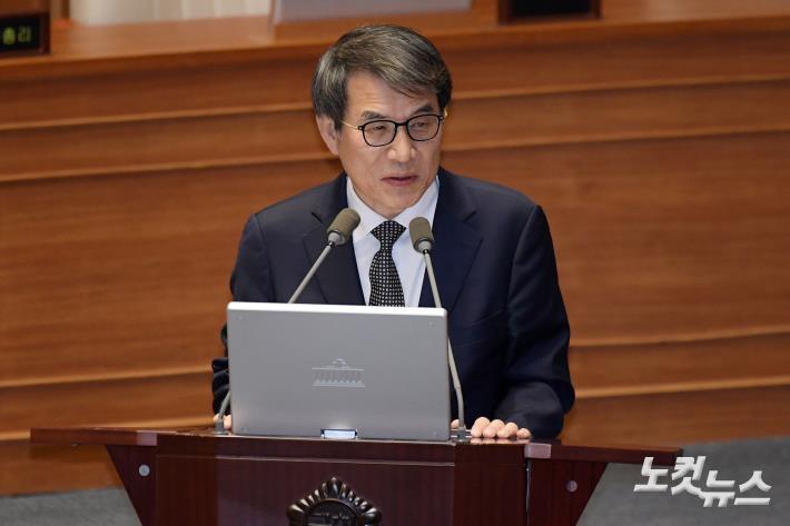 답변하는 노태악 중앙선관위원장