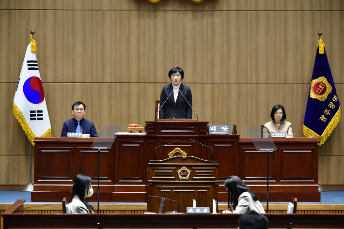 광주시의회는 13일 오전 10시, 시의회 본회의장에서 제329회 제2차 정례회 제4차 본회의를 개최해 2025년도 광주시와 시교육청의 본예산 등을 처리하고 올 한 해 회기를 마무리했다. 광주시의회 제공