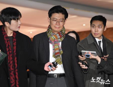 의총 참석하는 조정훈