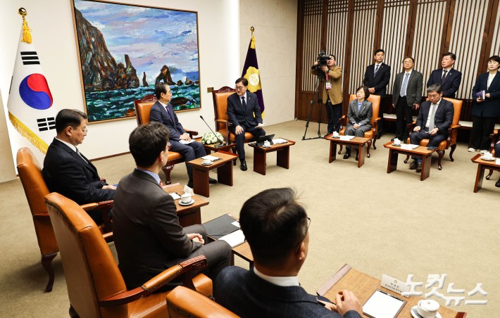 국회의장 만난 대통령 권한대행