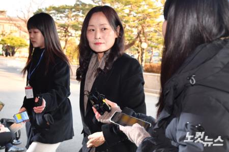 출근하는 정정미 헌법재판관