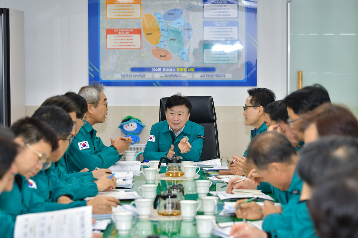 16일 열린 여수시 민생안정대책 회의. 여수시 제공 