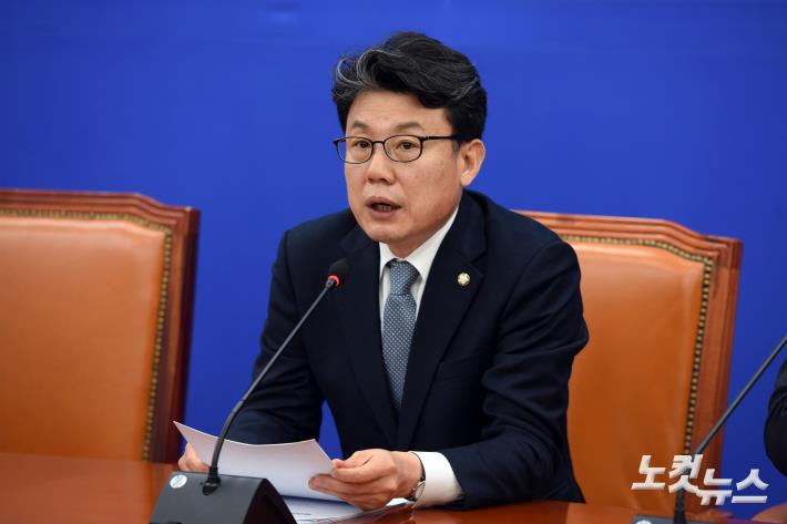 발언하는 진성준 정책위의장