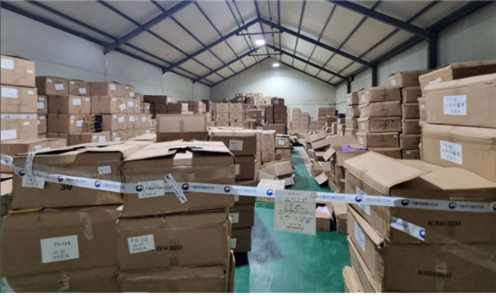 위조 제품 압수 현장. 식약처 제공