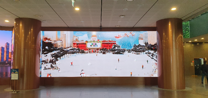 서울시청 1층 미디어월의 인터랙티브 영상. 서울시 제공 