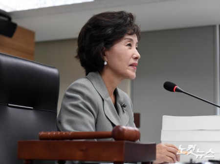 진실화해위 전체회의 주재하는 박선영 위원장