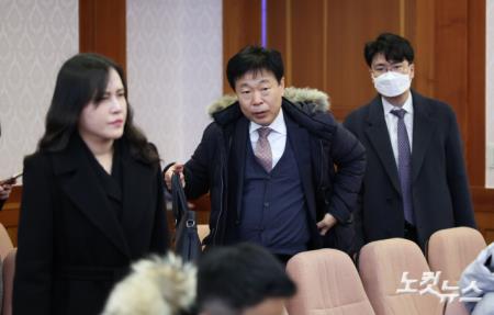 변론준비기일 참석하는 최재해 감사원장 측 변호인단