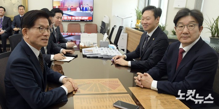 권성동 원내대표, 김문수 고용노동부 장관 접견