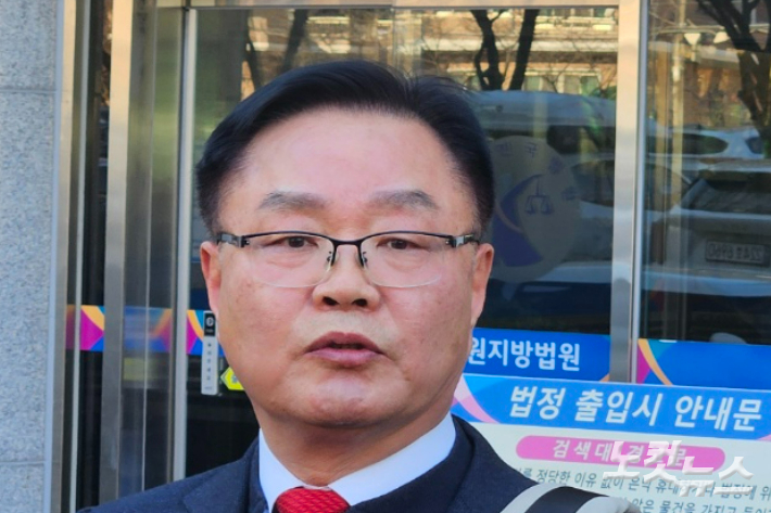 18일 항소심 선고 이후 심경을 밝히는 홍남표 창원시장. 이형탁 기자