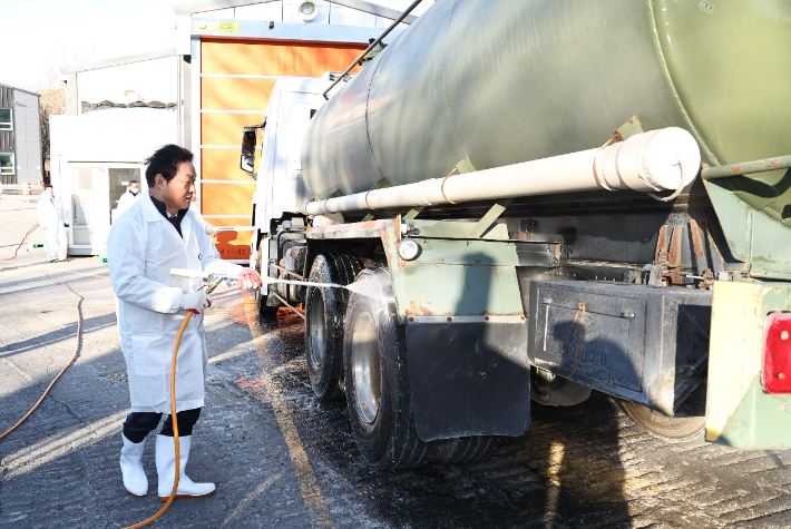 박완수 지사 고병원성 AI 방역 상황 점검. 경남도청 제공 
