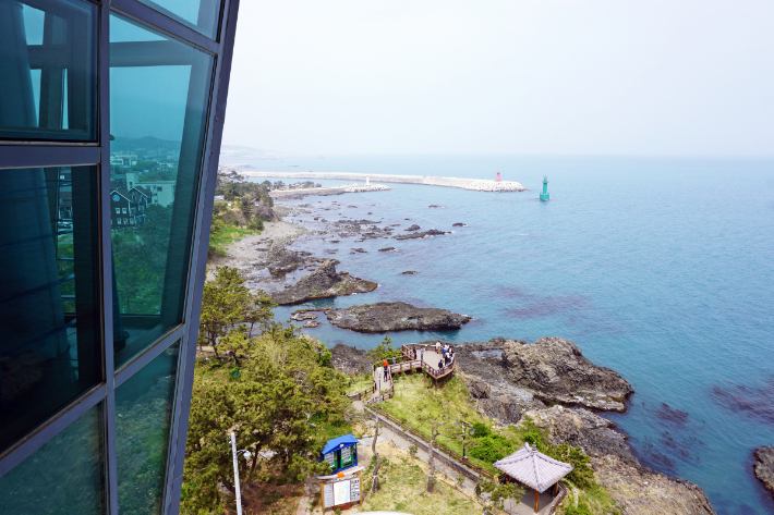 주상절리 파도소리길 전망대에서 내려다 본 경주 앞바다 전경. 경주시 제공