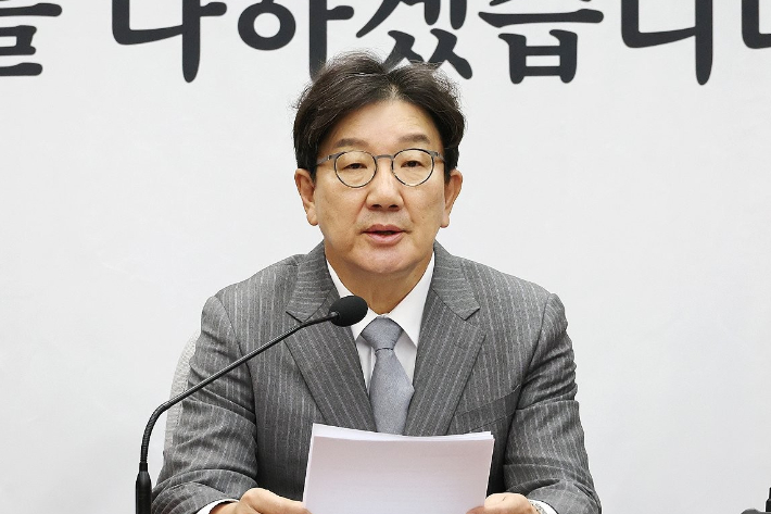 국민의힘 권성동 당 대표 권한대행 겸 원내대표가 19일 오전 국회에서 열린 원내대책회의에서 발언하고 있다. 연합뉴스