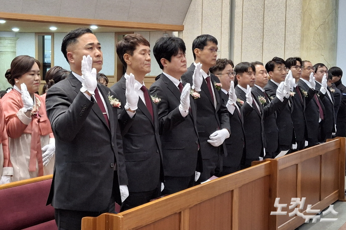 이와 함께 송재선·유진욱·김종영 장로와 안수집사, 권사 등이 새롭게 일꾼으로 부름을 받았다. 유상원 아나운서