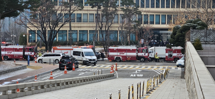 국회 소통관에 출동한 소방차들. 연합뉴스