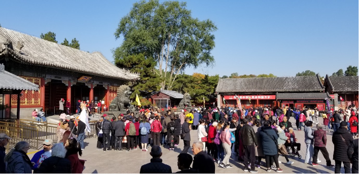 중국을 방문하는 외국 관광객중 한국인이 압도적 1위를 차지하고 있다. 코로나 팬데믹 이전인 지난 2018년에는 419만여 명, 2016년에는 477만여 명의 한국인이 중국을 방문했다. 사진은 중국 베이징의 대표적 관광지인 이화원(이허위엔) 입구.