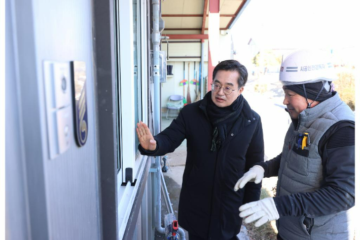 23일 김동연 경기도지사가 민북마을 종합지원 관련 대성동 마을 현장을 방문하고 있는 모습. 경기도 제공