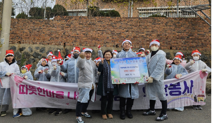 광주 북구 풍향동의 햇살 태권도장과 나눔의 뜻을 함께하는 4개의 태권도장은 제자들에게 공경과 경로효친의 미덕을 몸소 실천하기 위해서 400장의 연탄 후원 행사를 개최했다. 광주 북구청 제공