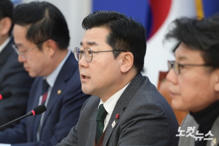 발언하는 박찬대 원내대표