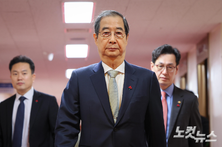 한덕수 대통령 권한대행이 24일 정부서울청사에서 열린 국무회의에 참석하고 있다. 총리실 제공