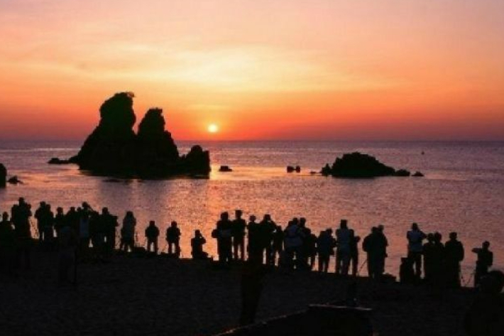 동해 추암해변의 일출. 동해시 제공