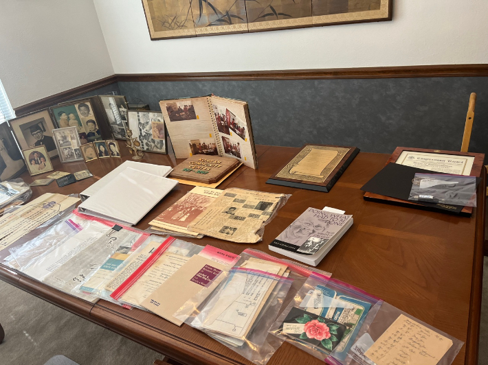 마이클 김의 집에 모아 놓은 자료들. 독립기념관 제공