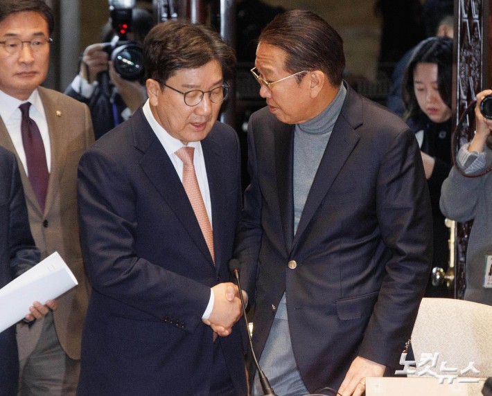 손잡은 권성동-권영세